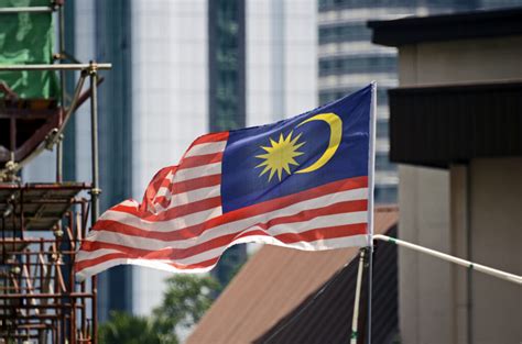 Journalists are prone to write within the boundaries of the law that enforces a leash on the freedom of press. Federal-state friction amid Malaysia's dual political and ...