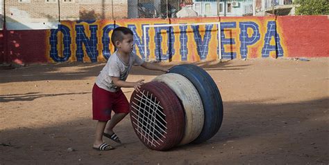 Paraguay Circo Entre Muros De Colores Aecides