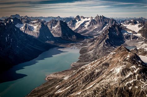 Uçakla grönland'ın doğu kıyısındaki ve i̇zlanda'ya yaklaşık 600 kilometre uzaklıktaki en yakın nokta olan tasilaq'a. Die weltweit großartigsten Fjorde des Nordens - [Grönland ...