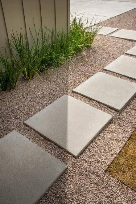 Stepping stone walkways will fit perfectly well to a classical country home. 20 Inexpensive Easy Gravel Paths, Walkway And Stepping ...