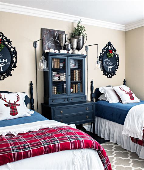 On the other hand, it also means having an extra room to decorate. Christmas Tour of the Guest Bedroom - TIDBITS&TWINE