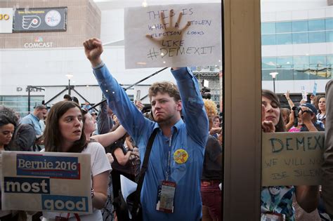 Democrats Make Hillary Clinton A Historic Nominee The New York Times