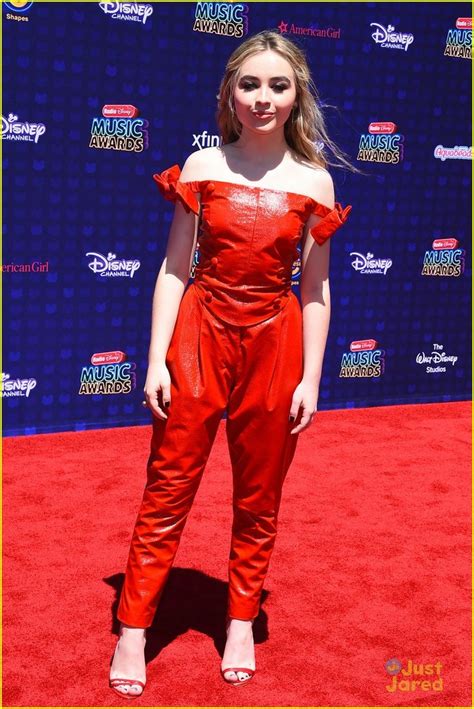Sabrina Carpenter Red Suit Rdmas 01 Sabrina Carpenter Outfits