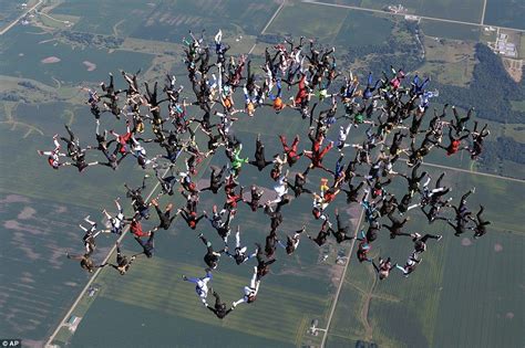 164 Skydivers Set Head Down World Record In Illinois World Records