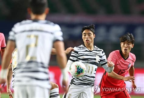 비하인드 아무리 많이 맞아도 웃음을 잃지 않는 진정한 멘탈 甲 이동준.! 이동준 압박 속에서 | 연합뉴스