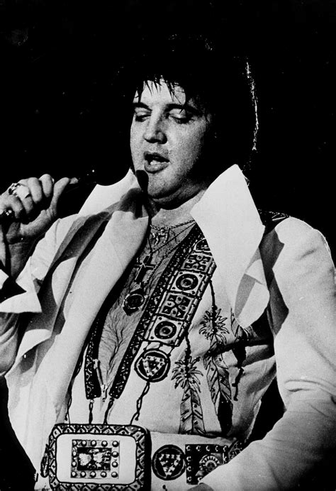 Elvis On Stage In Hollywood In February 12 1977 Elvis Presley Fat Elvis Presley Hawaii Fat