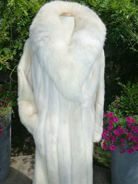 Elegant Vintage White Mink Fur Coat With Leather Accents