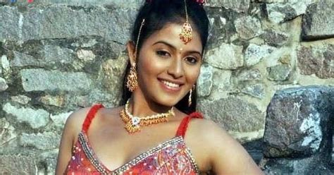 uber celebrity facts south indian actress anjali showing sexy navel and armpit in a tamil movie