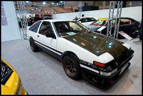 It weigthed less than a ton and, obviously, the hachi roku was the car that the drift king keiichi tsuchiya drived, well and is the car that in tokyo drift he worked in the drift scenes, as you can see in these video 2012 Tokyo Auto Salon - Toyota Corolla 86 (Hachi Roku ...