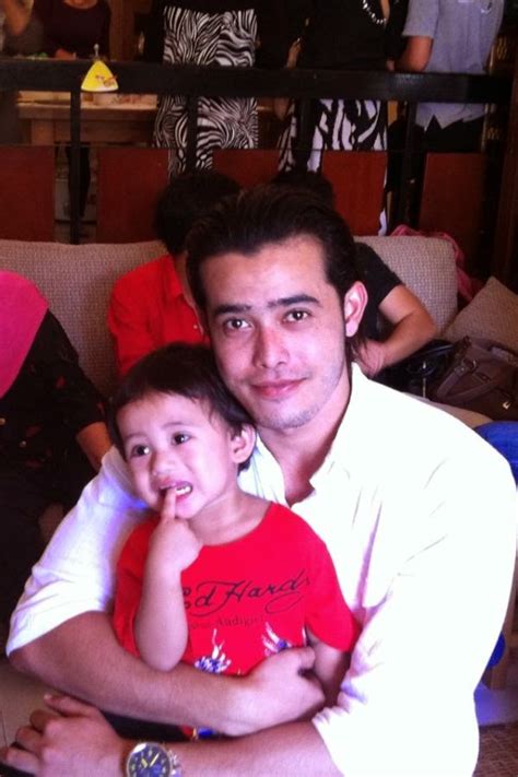 Kehangat drama bersiri rindu awak 200% masih lagi terasa dan tidak dapat dinafikan bukan sahaja drama tersebut tetapi hero dan heroinnya turut terkena tempias populariti yang semakin naik dengan jumlah peminat yang ramai. Biodata Zul Ariffin Pelakon Drama Rindu Awak 200% Peratus ...