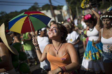 Brazils Carnival Festival Begins Amid Growing Fears Over Zika Virus Daily Mail Online