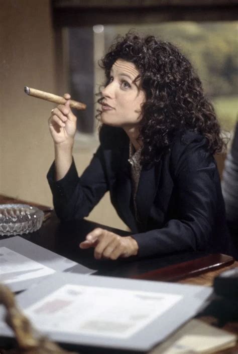 Julia Louis Dreyfus As Elaine Benes In Episode 1 The Foundation From