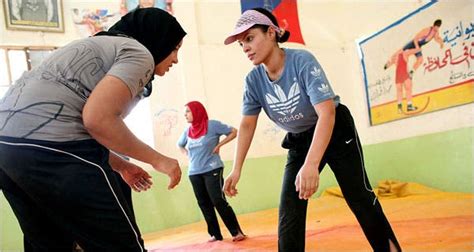 In Iraq Female Wrestlers Take On Tradition The New York Times