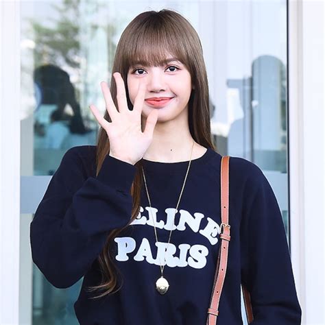 Blackpinks Lisa Nailed The Perfect Casual Cool Look We Want For Fall