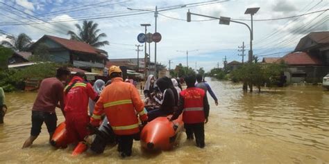 banjir di kutai timur 2 090 jiwa mengungsi dan satu orang meninggal dunia