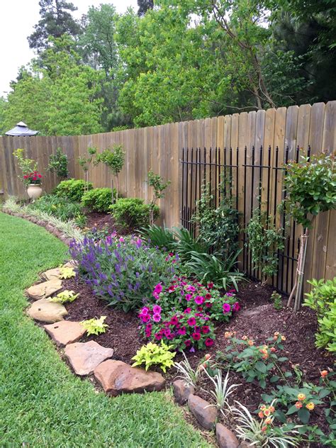 Work is expected to begin this summer to replace fencing outside the perimeter of the white house with a taller barrier in an effort to improve security. This is a nice way to use black fencing from an old house ...