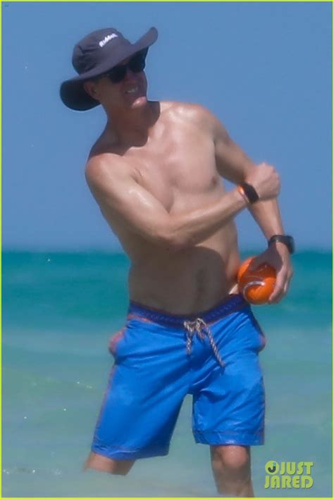 peyton manning flaunts ripped abs while shirtless at the beach photos photo 4492988 bikini