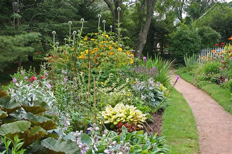 Full sun to partial shade; Perennial Flower Bed Designs for a Garden That Resembles Paradise - Gardenerdy