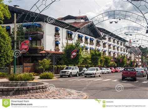 Vegetação é um termo geral para a vida vegetal de uma região; Gramado Brasilien redaktionelles foto. Bild von süd ...