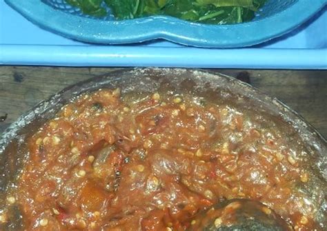 Tak perlu dimasak, sambal satu ini disajikan mentah. Resep Sambal Mentah Mantap - Karena sambal bisa ditambahkan terasi, air perasaaan jeruk nipis ...
