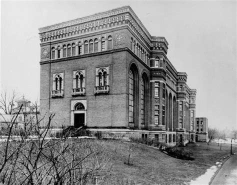 How The Royal Ontario Museum Represents 100 Years Of