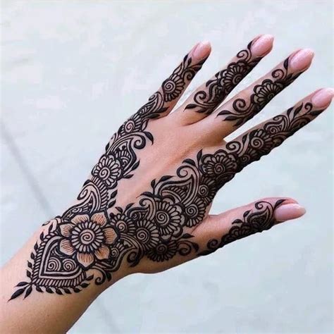 20 Most Beautiful And Remarkable Henna Designs For Women