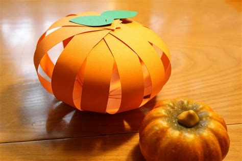 Vídeo cómo hacer una calabaza de papel para Halloween Manualidades