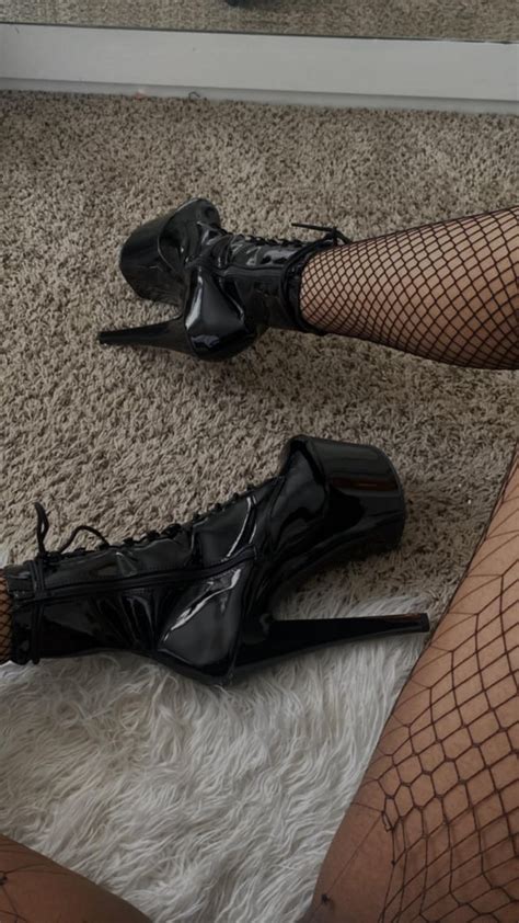 I Love Boot Bitches 🖤 Lick My Platforms Clean R Bootfetish