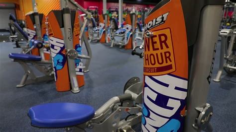 The "Power Half Hour" Circuit at Crunch Fitness - YouTube