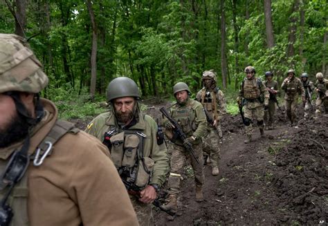 Mace On Twitter Rt Ii2barrett 📷 Ukrainian Servicemen Walk In The