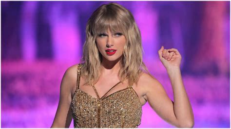 Taylor Swift Announces Surprise New Album Folklore Quarantine Album