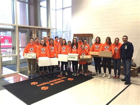 Food banks in cleveland, ohio are amazing organizations that are mostly run by volunteers with big hearts with one goal only, to help those in need. Chagrin Falls Middle School Student Council volunteers at ...