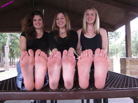 Three Girlfriends Show Their Feet In The Park Feet File Feet Porn Pics Foot Fetish Pics