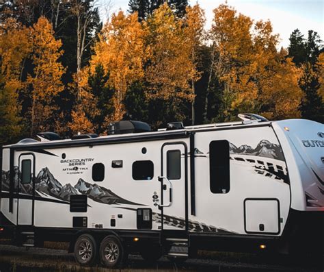 Best 4 Season Travel Trailer For Full Time Living Living Tiny With A Wolf