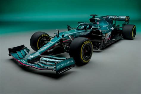 Mit vettel in eine neue ära. Aston Martin Returns to Formula One With the AMR21 at the ...