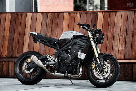 Share compared to the standard street triple you get adjustable suspension, more powerful front brake, rear hugger, black fork, red subframe, pinstripe wheels and a slightly more aggressive riding position. A sharp new suit for the Triumph Street Triple | Bike EXIF