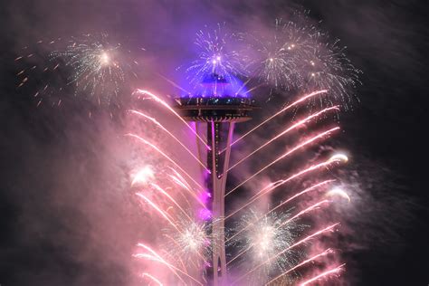 Photos Drones Light Up The Seattle Sky For Annual Space Needle New Year S Show Geekwire