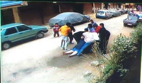 فيديو تفاصيل اعتداء 5 أشخاص على سيدة وسحلها في الشارع لإج مصراوى