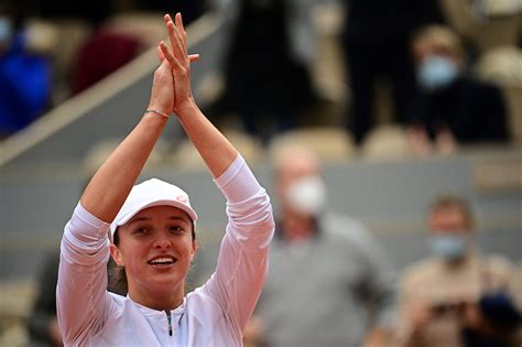 Iga świątek is glad the long wait for tennis is over. Roland Garros: Iga Swiatek triumphiert in Paris