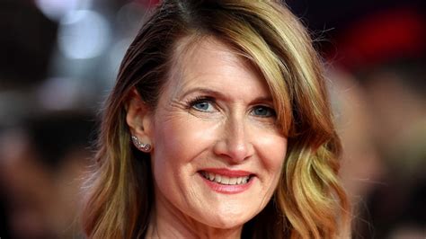 Laura Dern S Daring Outfit At The Oscars Is Turning Heads