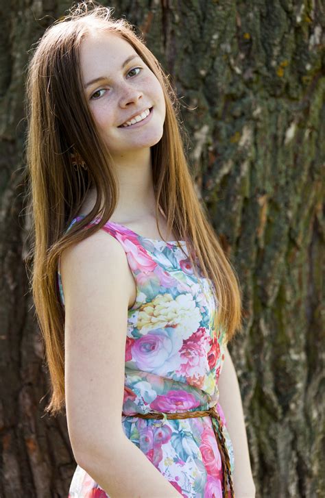 Photo Of An Amazingly Photogenic 13 Year Old Girl Photographed In May 2015 Picture 1