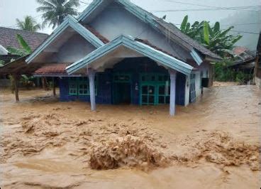 Kecamatan Di Malang Diterjang Banjir Bandang Hingga Tanah Longsor Desa News