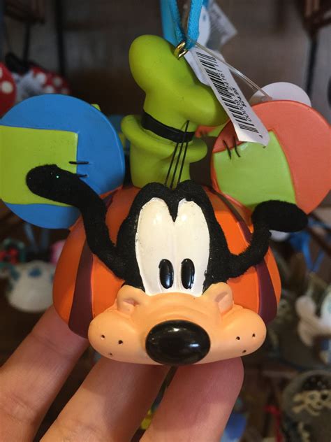 Disney Parks Goofy Resin Christmas Ear Hat Ornament New With Tags