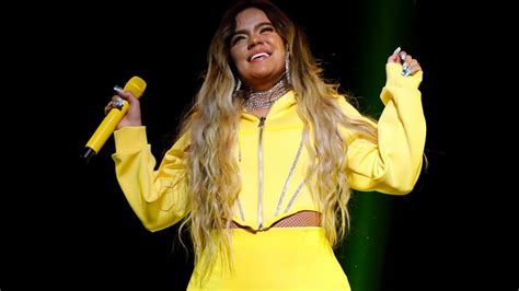 19 de enero 2020 2151 hs. Karol G escondió su barriga en los Premios Juventud ¿Será ...