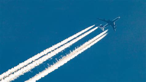 Aviations Dirty Secret Airplane Contrails Are A Surprisingly Potent