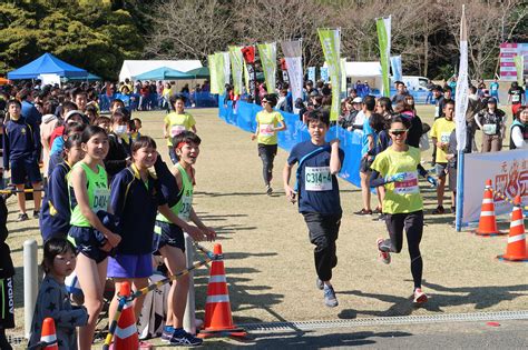 マラソン競走例文帳に追加 a marathon race発音を聞く ベルリンマラソン例文帳に追加 berlin marathon発音を聞く 第5回 東九州リレーマラソン in 延岡 会場風景 - 延岡観光協会