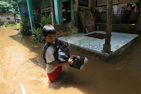 Foto Banjir Kiriman Rendam Ratusan Rumah