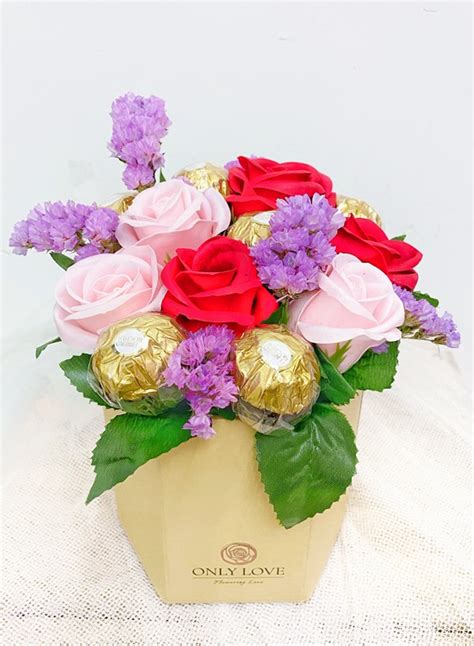 We offer an extensive selection of modern floral arrangements and bouquets, perfect for any. BB047 Flower Bloom Box | Mother's day flower delivery to ...