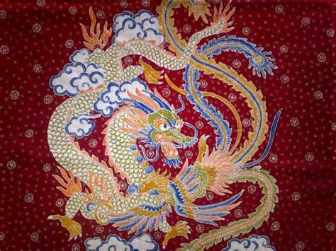 Tangki motor berdesain batik (foto. Batik Lasem Naga Emas: Motif Naga & Burung Hong