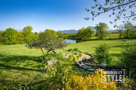 Explore the Ultimate Retreat at the Rustic Mountain Cabin in the